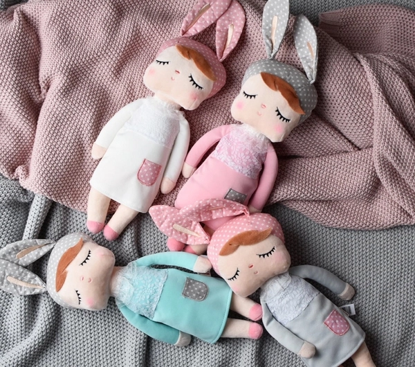 Metoo White Angela doll 42cm